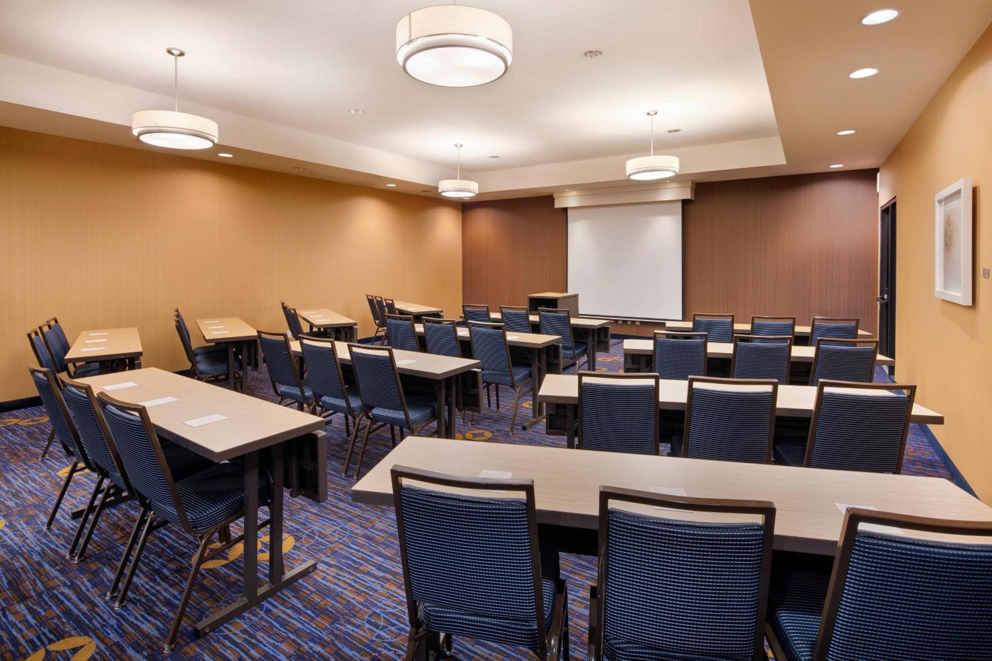 Courtyard Cleveland Beachwood Ngoại thất bức ảnh