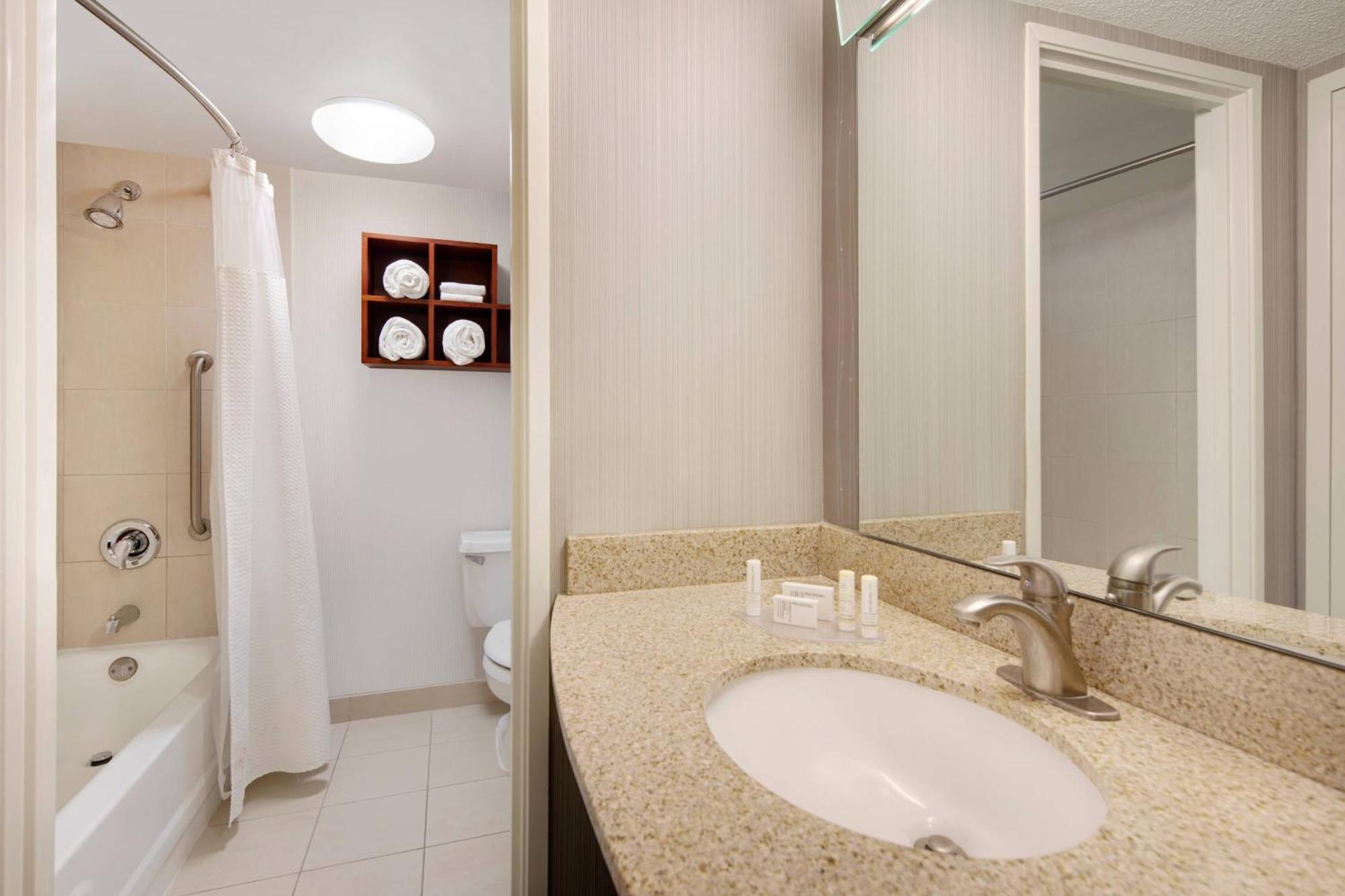 Courtyard Cleveland Beachwood Ngoại thất bức ảnh