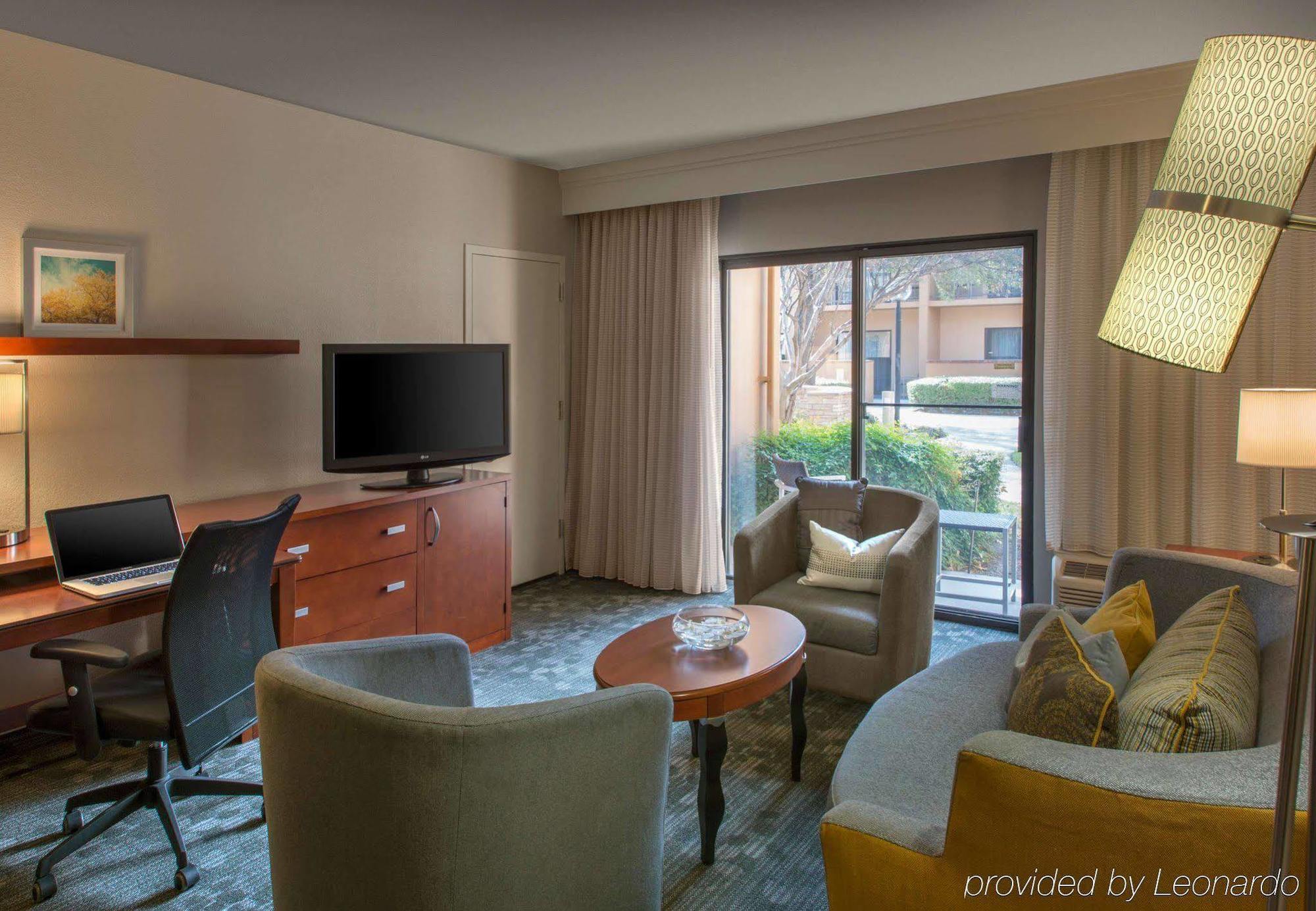 Courtyard Cleveland Beachwood Ngoại thất bức ảnh
