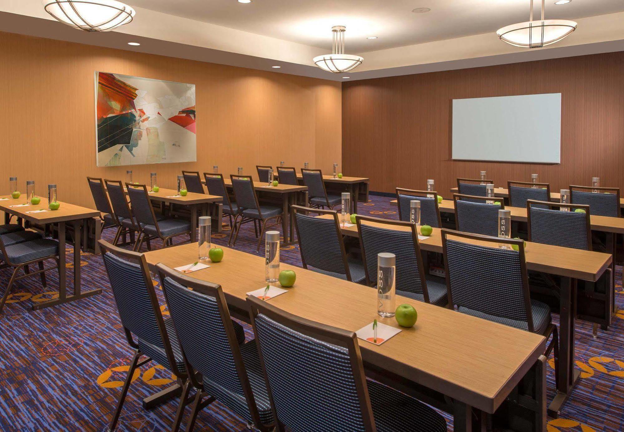 Courtyard Cleveland Beachwood Ngoại thất bức ảnh