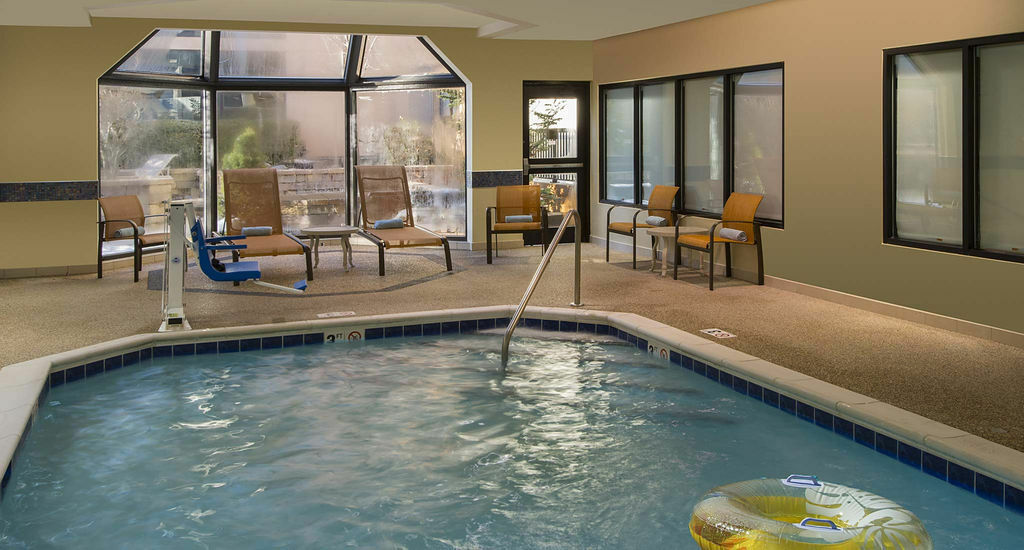 Courtyard Cleveland Beachwood Ngoại thất bức ảnh
