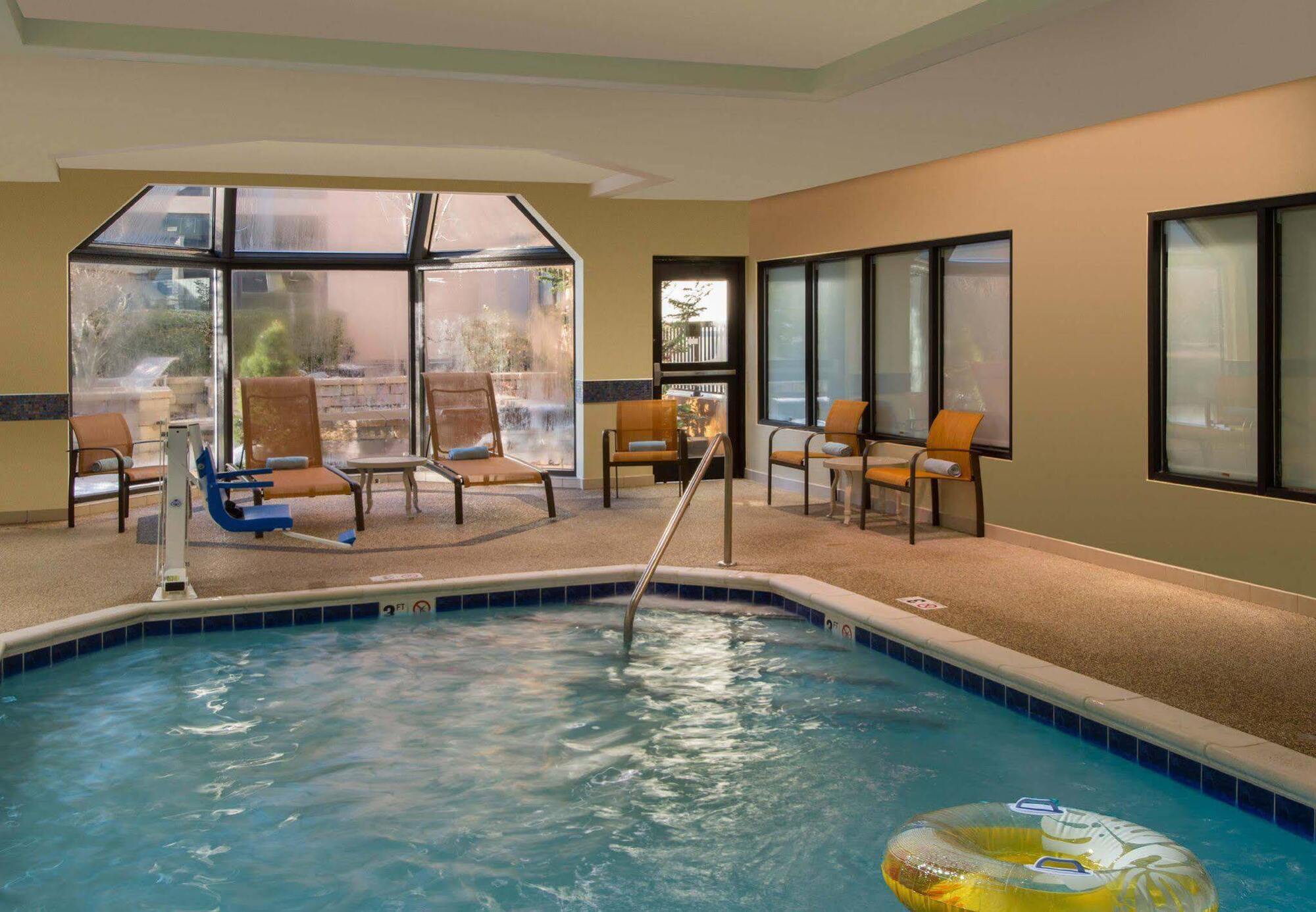 Courtyard Cleveland Beachwood Ngoại thất bức ảnh